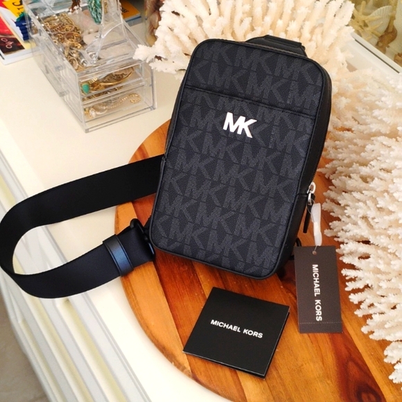 Michael Kors 🔥 NWT 🔥 Everett Black Crossbody Bag. NEVER Worn. Unisex! New! - Picture 1 of 16
